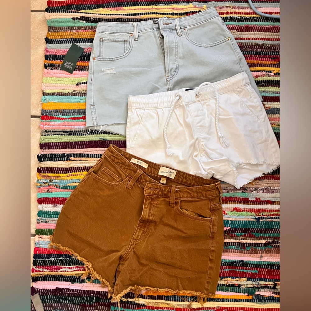 Universal Thread Scoop Denim Shorts Sz 8